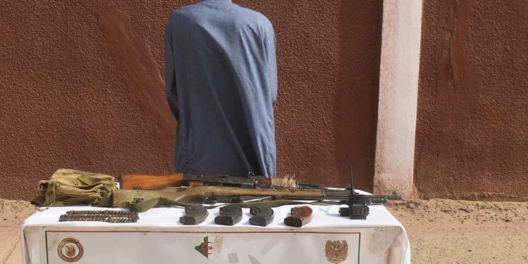 ارهابي يسلم نفسه وتوقيف 4 عناصر دعم