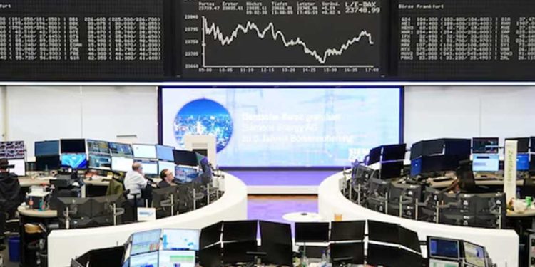 الأسهم الأوروبية تتراجع وسط مخاوف من إغلاق حكومي أمريكي
