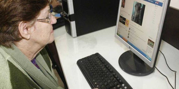 الجزائر تطلق كبسولات رقمية لدعم محو الأمية