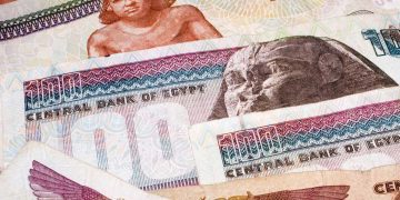 الجنيه المصري أقل من قيمته الحقيقية بـ30%.. الفقي يحدد السعر العادل