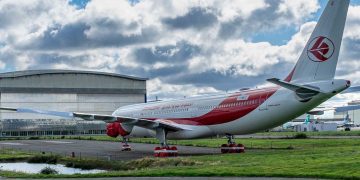 البحرية البريطانية تتعرض لهجوم ناري قبالة سواحل اليمن