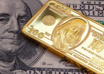 الدولار الضعيف يدفع الذهب لمستويات قياسية