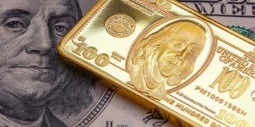 الدولار الضعيف يدفع الذهب لمستويات قياسية