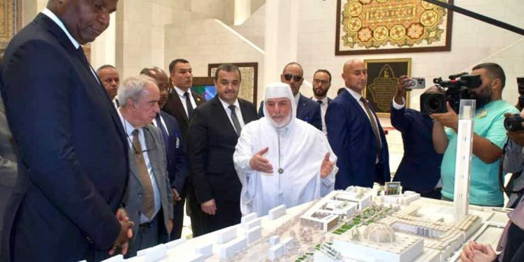 الرئيس الموزمبيقي يزور جامع الجزائر