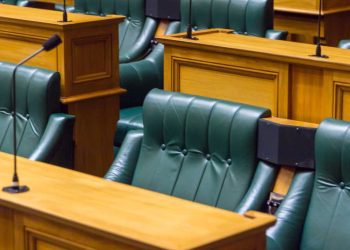 الروبوت “دييلا” هل هو نهاية عصر الوزراء ؟ بين الذكاء الاصطناعي وتاريخ السلطة التنفيذية