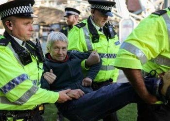 الشرطة البريطانية تعتقل 66 شخصًا لدعمهم “فلسطين أكشن”