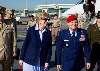 اللواء تيودور قائد SOCAFRICA في زيارة إلى الجزائر