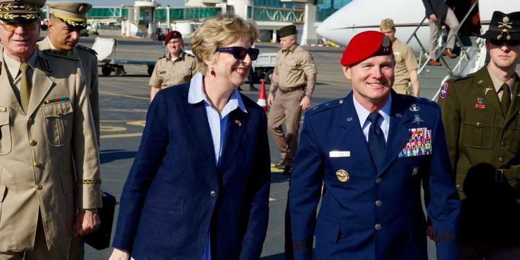 اللواء تيودور قائد SOCAFRICA في زيارة إلى الجزائر