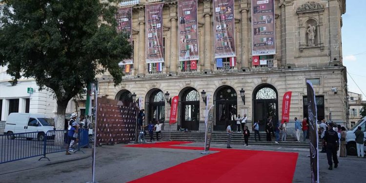 مسرح قسنطينة يتألق استعدادًا للمهرجان الثقافي الدولي للمالوف