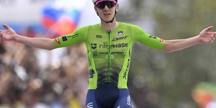 تادي بوغاتشر يعزز مكانته بين أساطير الدراجات بفوزه العالمي الثاني على التوالي