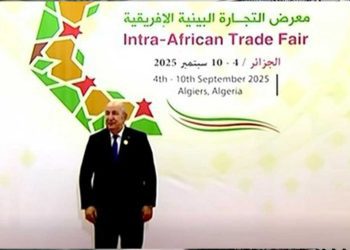 تبون يفتتح معرض التجارة الإفريقية بالجزائر