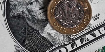 تراجع قيمة الدولار وسط مخاوف توقف الحكومة