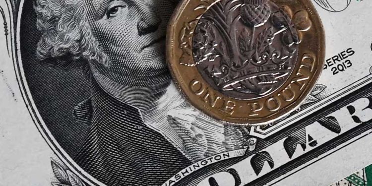 تراجع قيمة الدولار وسط مخاوف توقف الحكومة
