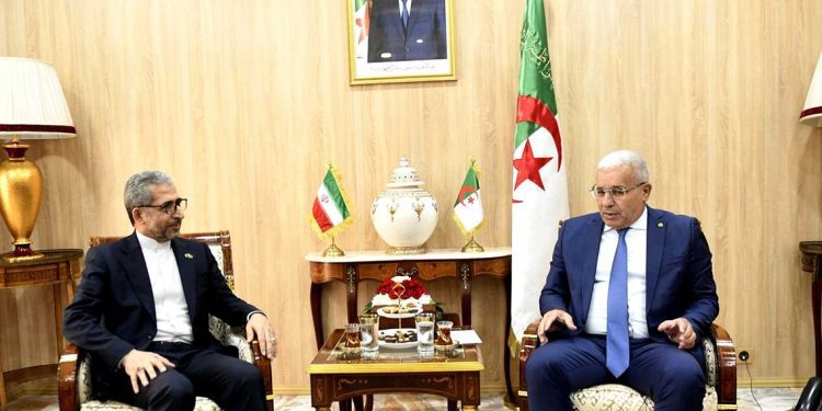 تعزيز العلاقات الثنائية بين الجزائر وإيران في لقاء برلماني رفيع المستوى