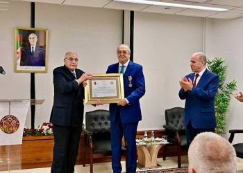 نيويورك…تكريم عمار بن جامع بوسام الاستحقاق الوطني