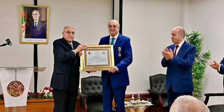 نيويورك…تكريم عمار بن جامع بوسام الاستحقاق الوطني