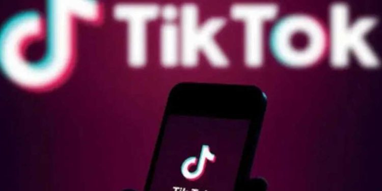 تيك توك تحت مجهر البرلمان الفرنسي…”أسوأ شبكة اجتماعية تهاجم الشباب”