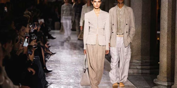 جورجيو أرماني يختتم مسيرته بعرض في ميلانو