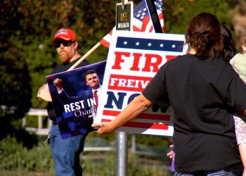 حضور جماهيري ضخم…ترامب يشارك تأبين شارلي كيرك