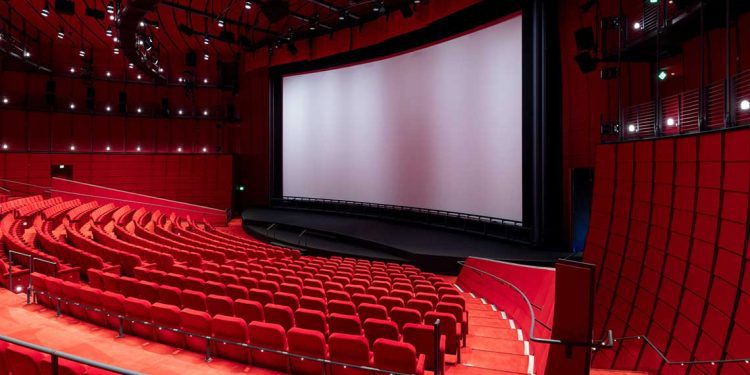 ترمب سأحمي سوق السينما الأمريكية