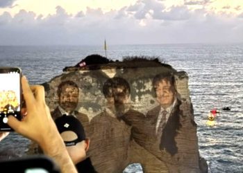 في تحوّل واضح نحو خطاب وطني جامع…صور نصر الله ورفيق الحريري تضيئ صخرة الروشة