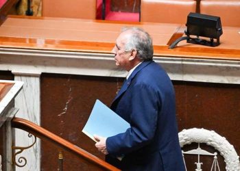 فرنسا…سقوط حكومة فرانسوا بايرو