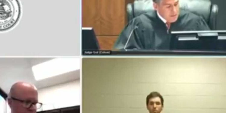 في أول ظهور له امام المحكمة…ما هي التهم التي وُجهت لتايلر روبنسون؟