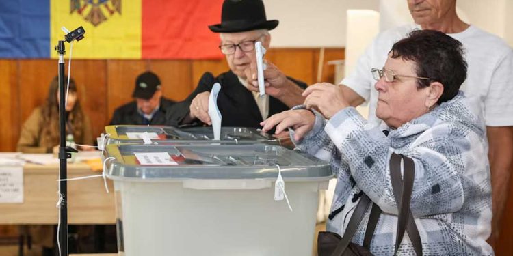 مولدوفا تصوّت في انتخابات برلمانية مفصلية بين أوروبا وروسيا