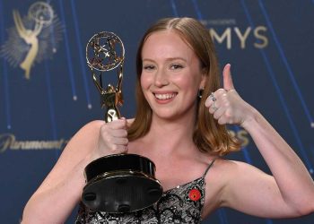 ممثلة يهودية تختتم خطاب إيمي برسالة دعم لفلسطين Free Palestine