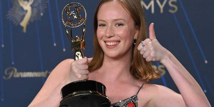 ممثلة يهودية تختتم خطاب إيمي برسالة دعم لفلسطين Free Palestine