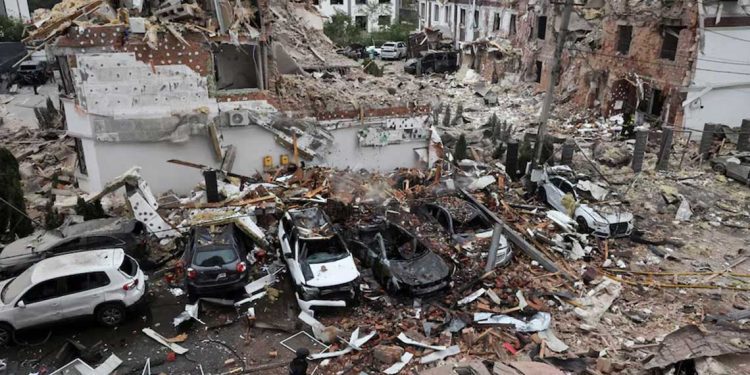 هجوم روسي واسع على كييف… مئات المسيّرات والصواريخ تسقط على أوكرانيا