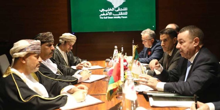 وزير النقل الجزائري في سلطنة عمان لتعزيز التعاون الثنائي