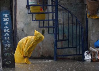 فيضانات مدمّرة في نيبال…عشرات القتلى وانقطاع الطرق والجسور