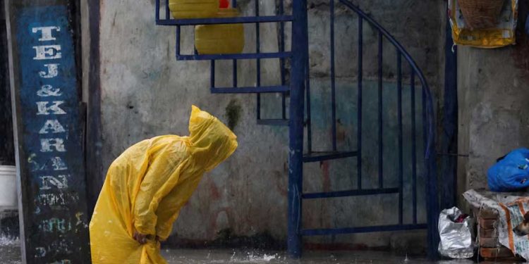 فيضانات مدمّرة في نيبال…عشرات القتلى وانقطاع الطرق والجسور