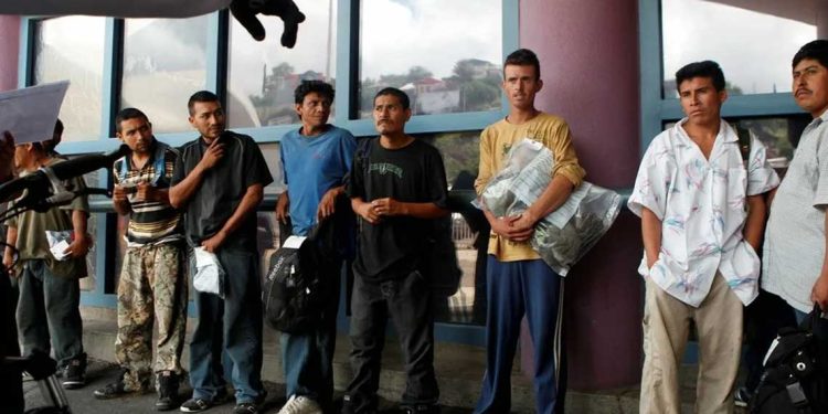 أكثر من مليوني مهاجر غير شرعي من الولايات المتحدة