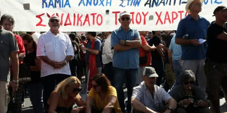 إضراب العمال في اليونان يعطل الموانئ والقطارات