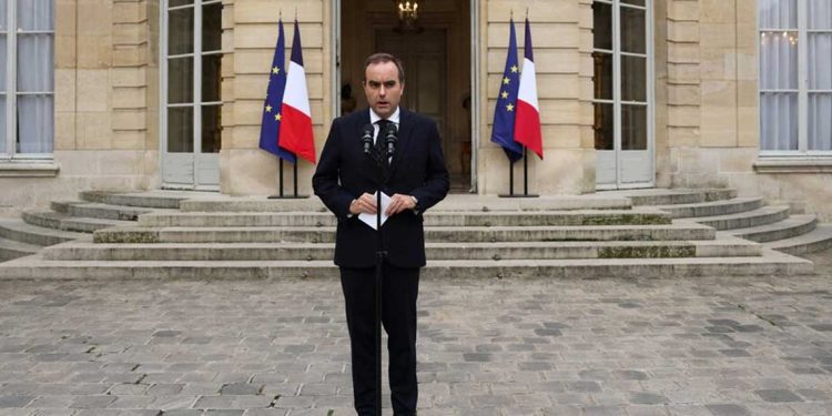 استقالة مفاجئة لرئيس وزراء فرنسا بعد 14 ساعة فقط من تعيينه
