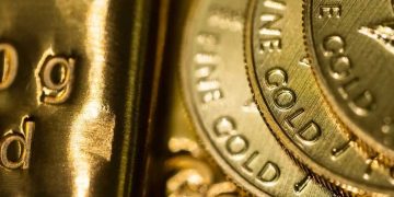 عندما تتشاجر واشنطن وبكين… يربح المعدن الأصفر