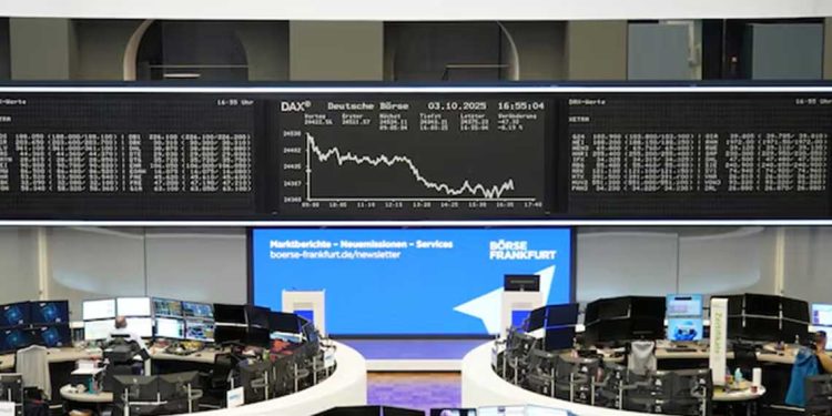 الأسهم الأوروبية تتراجع بفعل الصدمة السياسية في فرنسا