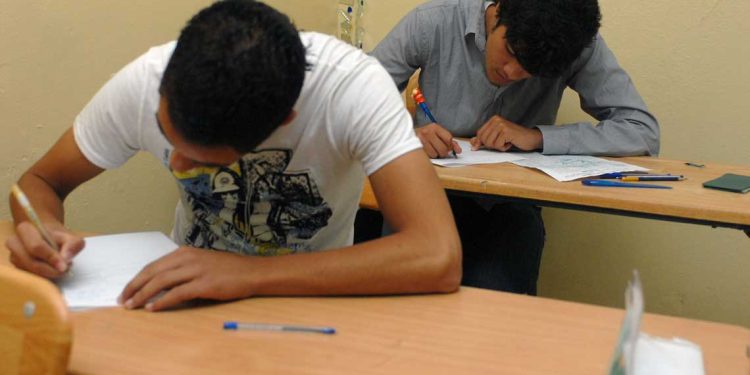 الأمية في جزائر 2025…بين الورق والرقمنة، هل تكفي المدارس وحدها لمواجهة التحديات ؟