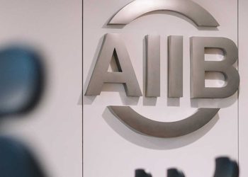 الجزائر تبحث توسيع التعاون مع البنك الآسيوي AIIB