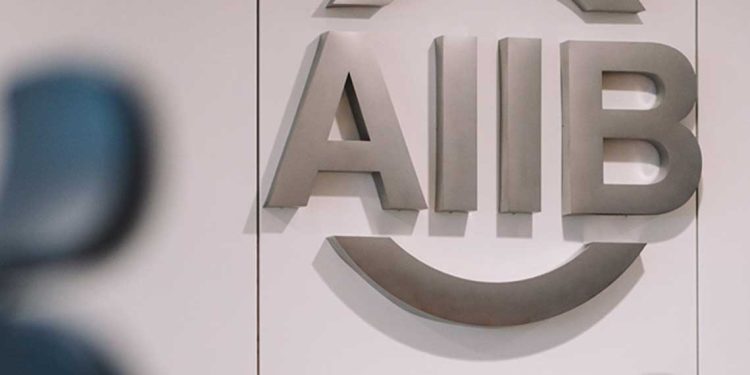 الجزائر تبحث توسيع التعاون مع البنك الآسيوي AIIB