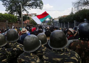 تصاعد الأزمة في مدغشقر…الجيش يرافق المتظاهرين إلى ساحة 13 ماي