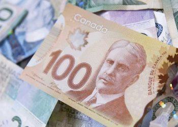 الدولار الكندي يواصل التراجع وسط مخاوف اقتصادية