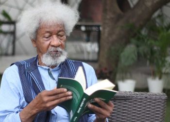 الولايات المتحدة تلغي تأشيرة نوبل للكاتب النيجيري ولي سوينكا