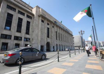 الجزائر تخطط لخفض عجز الميزانية إلى 40 مليار دولار في 2026