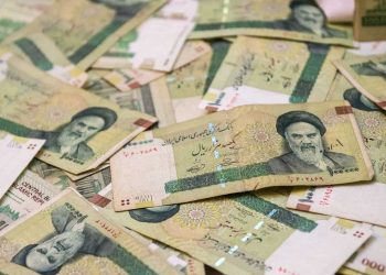 إيران تحذف أربعة أصفار من العملة الوطنية لتعزيز النظام النقدي