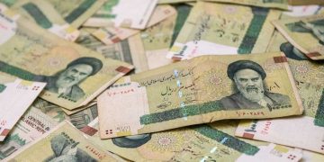 إيران تحذف أربعة أصفار من العملة الوطنية لتعزيز النظام النقدي
