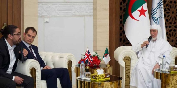 القاسمي لكاتب الدولة البريطاني…إعطاء الحوار أولوية قصوى