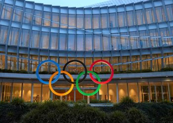 اللجنة الأولمبية الدولية تجمّد الحوار مع إندونيسيا